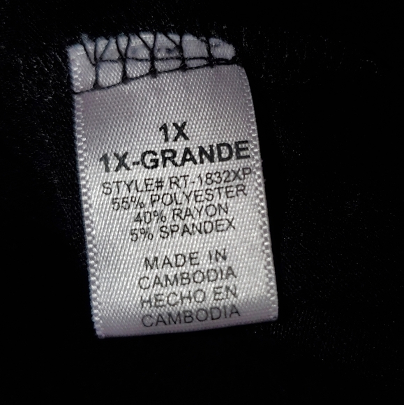 Black half sleeve top with front cut-out 1X - Picture 5 of 5